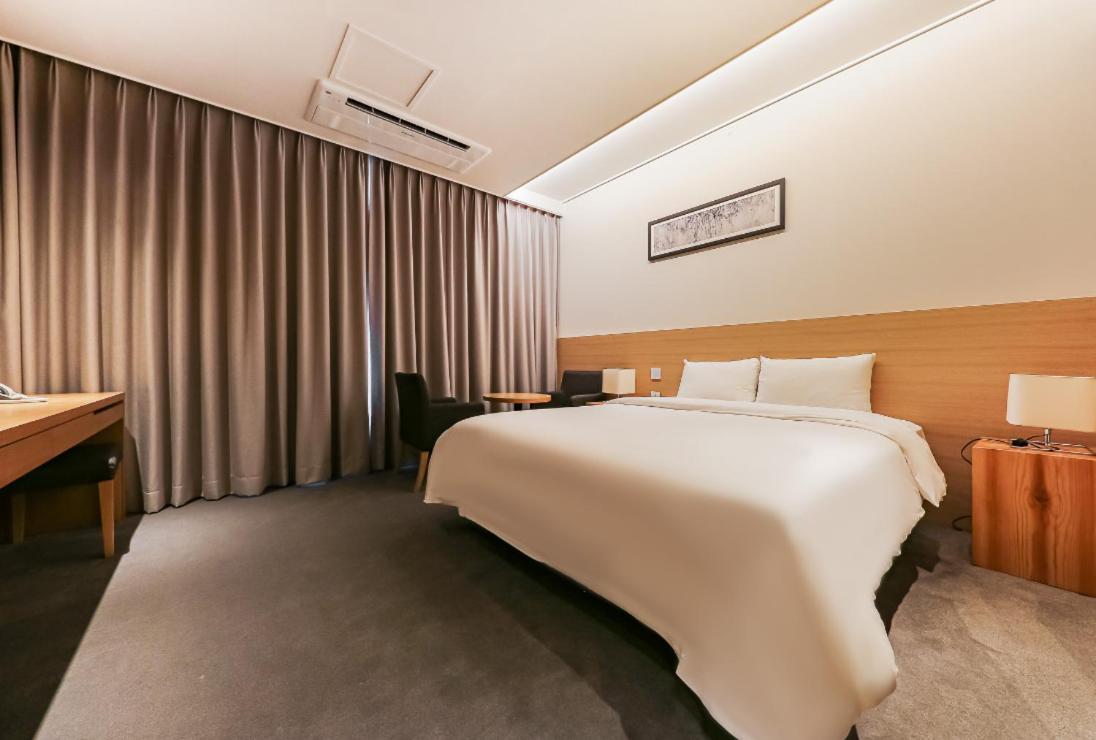 Sejong City Osong Hotel Cheongju Exteriör bild